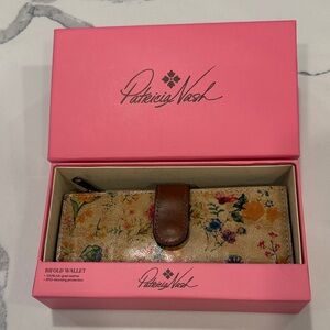 Patricia Nash Beige Floral Leather Bifold Wallet with Brown Trim